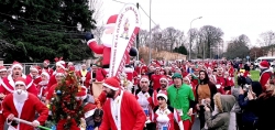 La Grande COURSE des PERES NOEL de Saint-Benoit 
