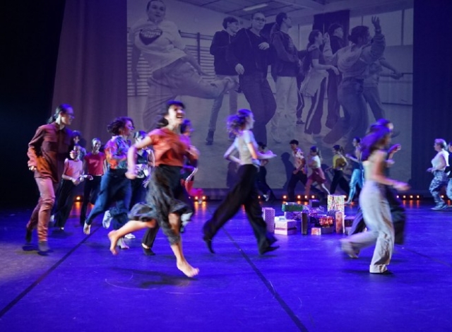 Spectacle de danse contemporaine et hip-hop par Danse Créative