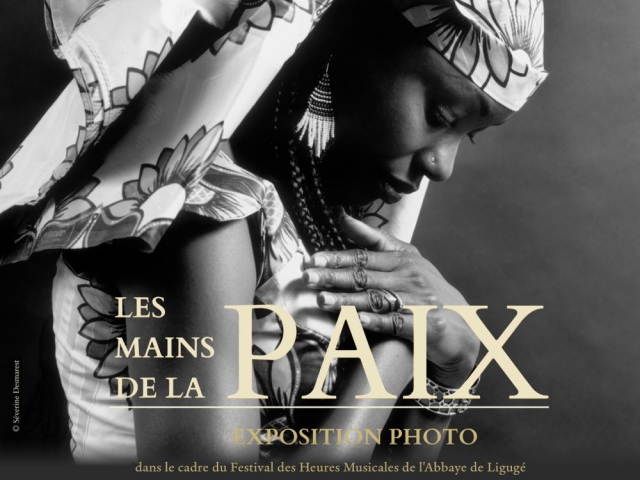 Exposition photographique de Séverine Desmarest  - "Les mains de la Paix"